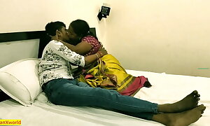 Indian skimp fucking wife’s sister with dirty taking but he gets caught by wife!