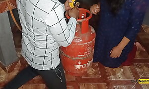 Exhalation Cylinder Ke sath-sath Pyashi Bhabhi Ki Chut Ki Traffic Thik Ki, kitchan me Chod Dala