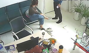 Office surveillance filmed the conductor plus the wife's wager
