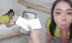 Chica asiática acepta ser follada anal a cambio de un nuevo teléfono - Xreindeers