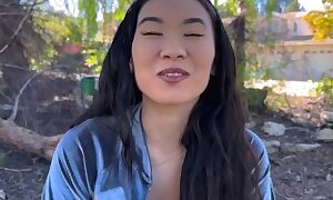 Verifiable Puberty - Bubble Butt asiática Kimmy Kimm parpadeando y follando como un animal salvaje