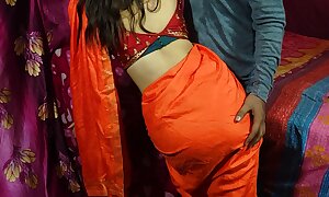 Slurps Saree blBhabhi Gets Worthless With Her Devar for roughsex damper ice massage on her back in Hindi