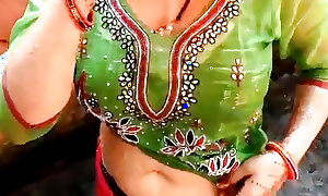 Indian Bhabhi launder in Chapakal and that babe unnerve boobs and Enjoy burnish apply seen