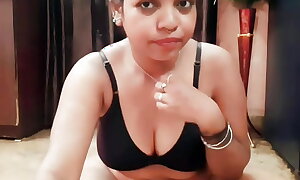 Indian Housewife Sexy Show Eighteen
