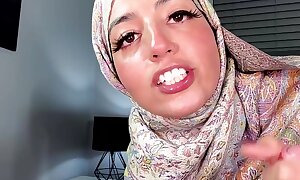 Hijabi Aaliyah showcases off her lingerie and gets a massive facial